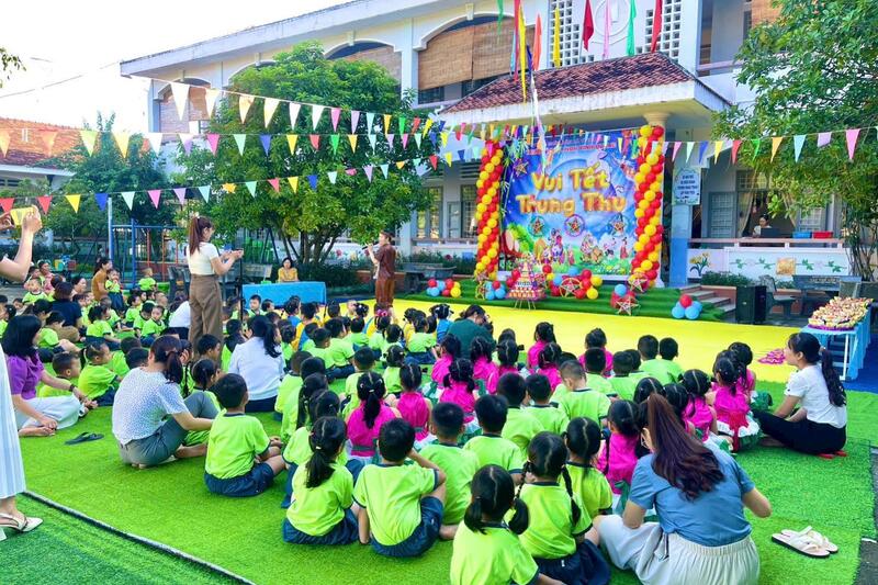 Trường Mầm non Vĩnh Quang tổ chức Tết Trung thu cho các cháu thiếu nhi